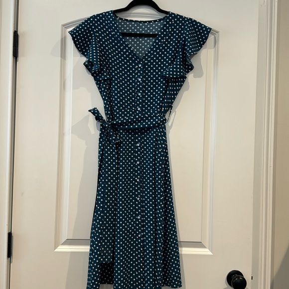 Dresses & Skirts - Like New Polka Dot Dress W/Pockets